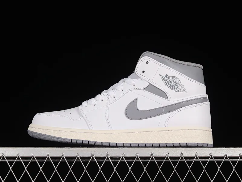 All categories Air Jordan Jordan series basketball shoes Air Jordan 1 Mid G version pure original Air Jordan 1 Mid "Vintage Grey" AJ1 Joe 1 white gray mid-top basketball shoes 554724-135
